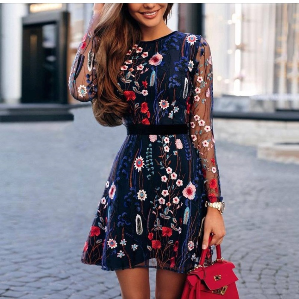 ADORABLE- Navy blue floral dress🦋🌸🌺🌷